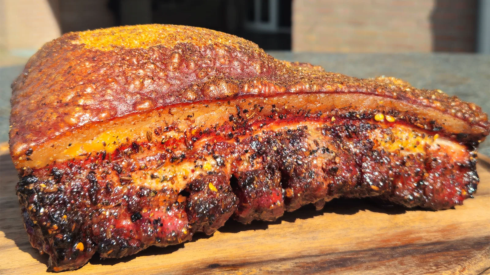 Krokante Crispy Pork Belly aangesneden in perfecte hapklare blokjes.
