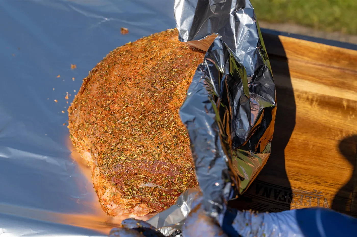 Lamsbout strak verpakt in aluminiumfolie