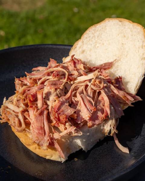 Een heerlijk belegd broodje met je eigen gemaakte pulled pork